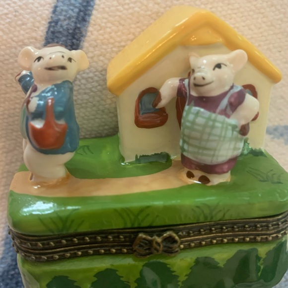 3 Little Pigs Trinket Box & Trinket - Picture 3 of 14